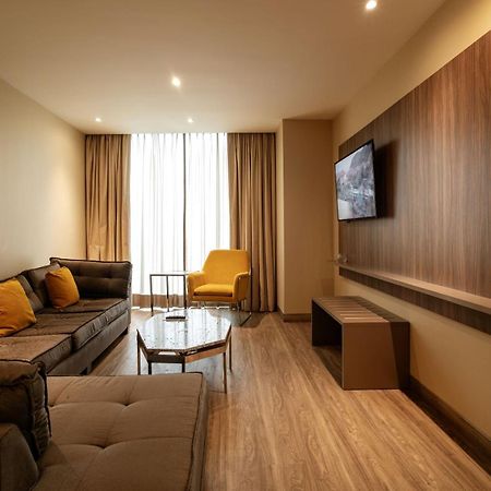 מלון San Pedro Garza Garcia Camino Real Fashion Drive Monterrey מראה חיצוני תמונה Living room of a suite