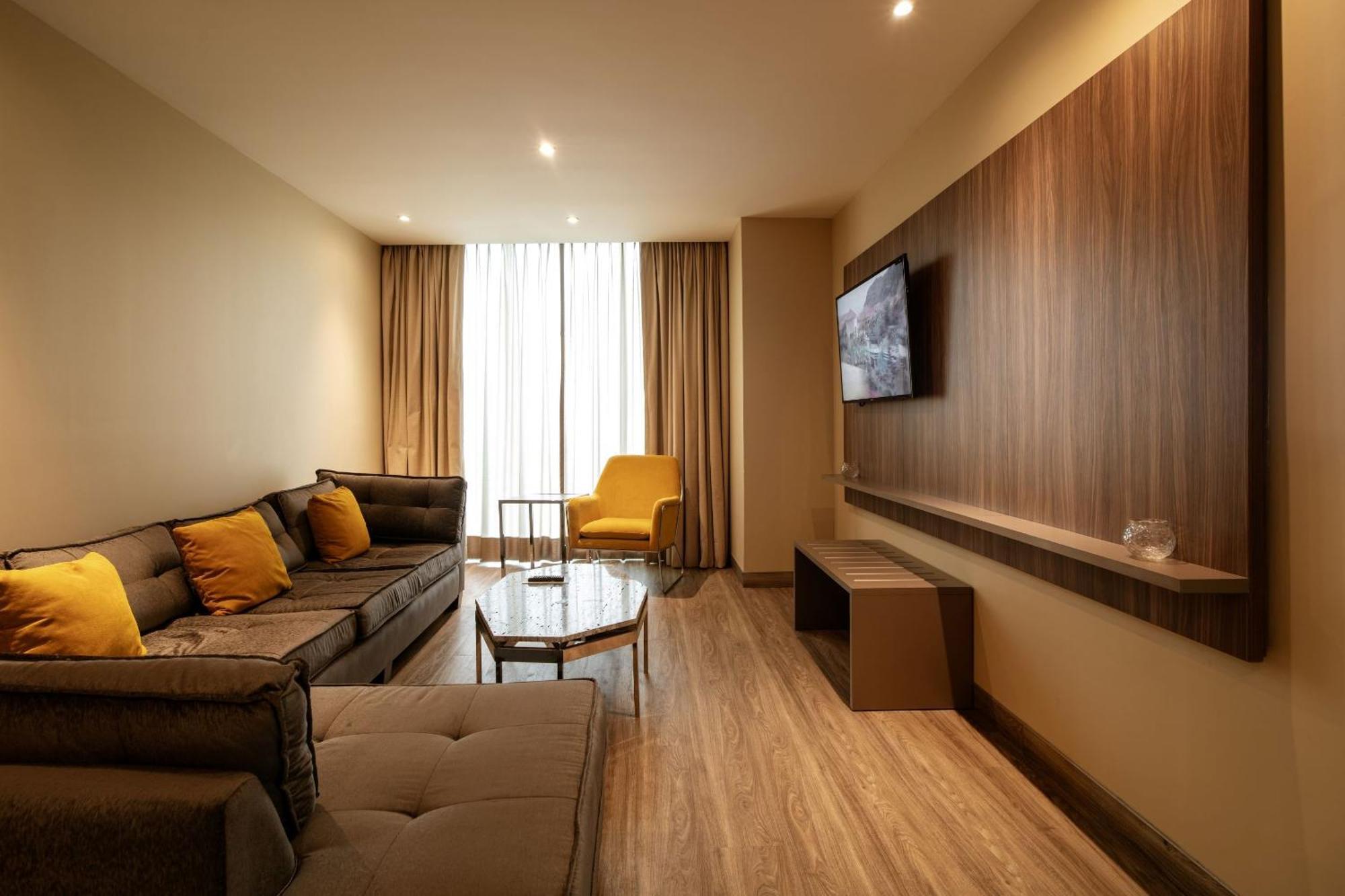מלון San Pedro Garza Garcia Camino Real Fashion Drive Monterrey מראה חיצוני תמונה Living room of a suite