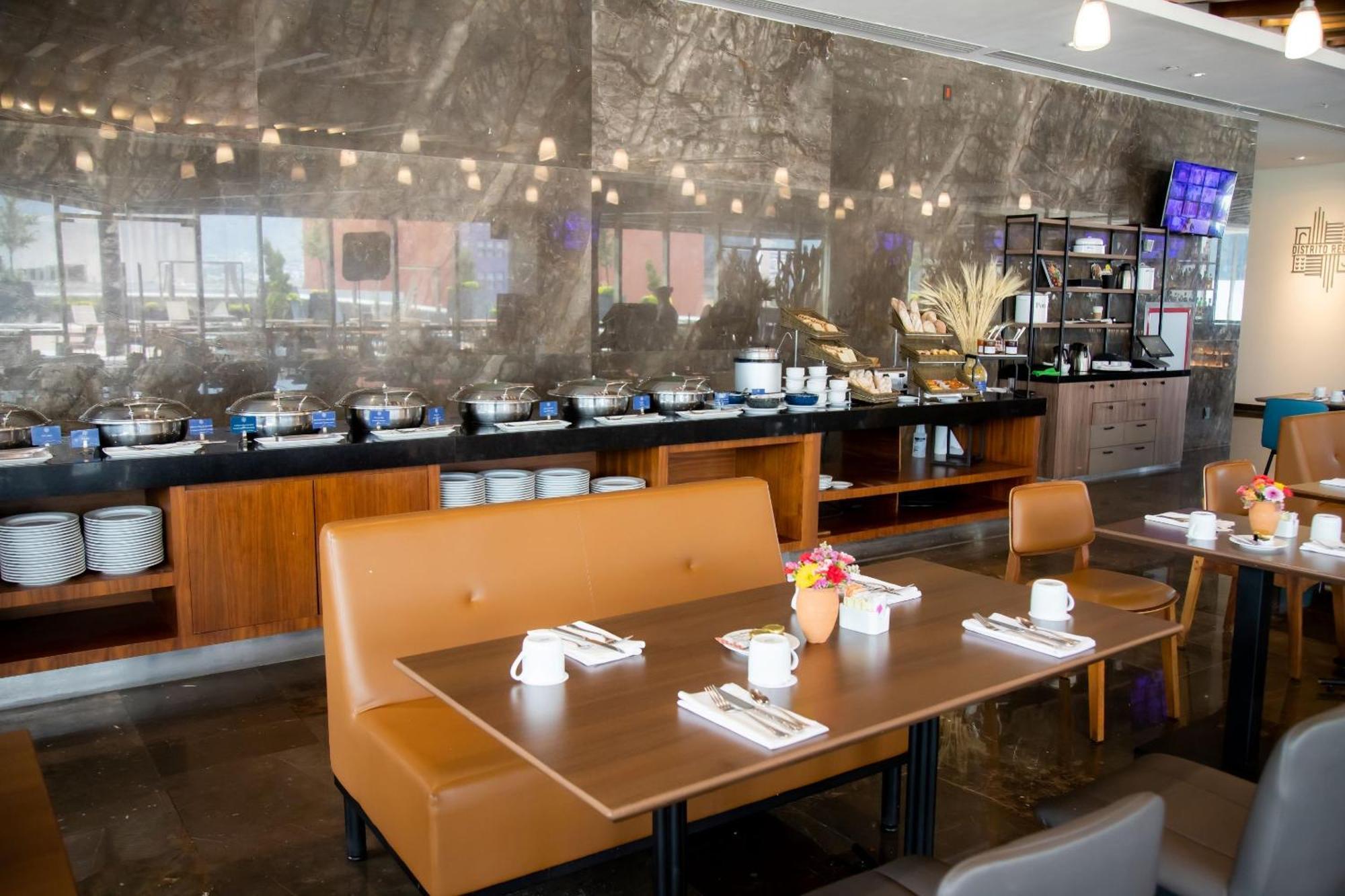 מלון San Pedro Garza Garcia Camino Real Fashion Drive Monterrey מראה חיצוני תמונה The buffet at the lounge