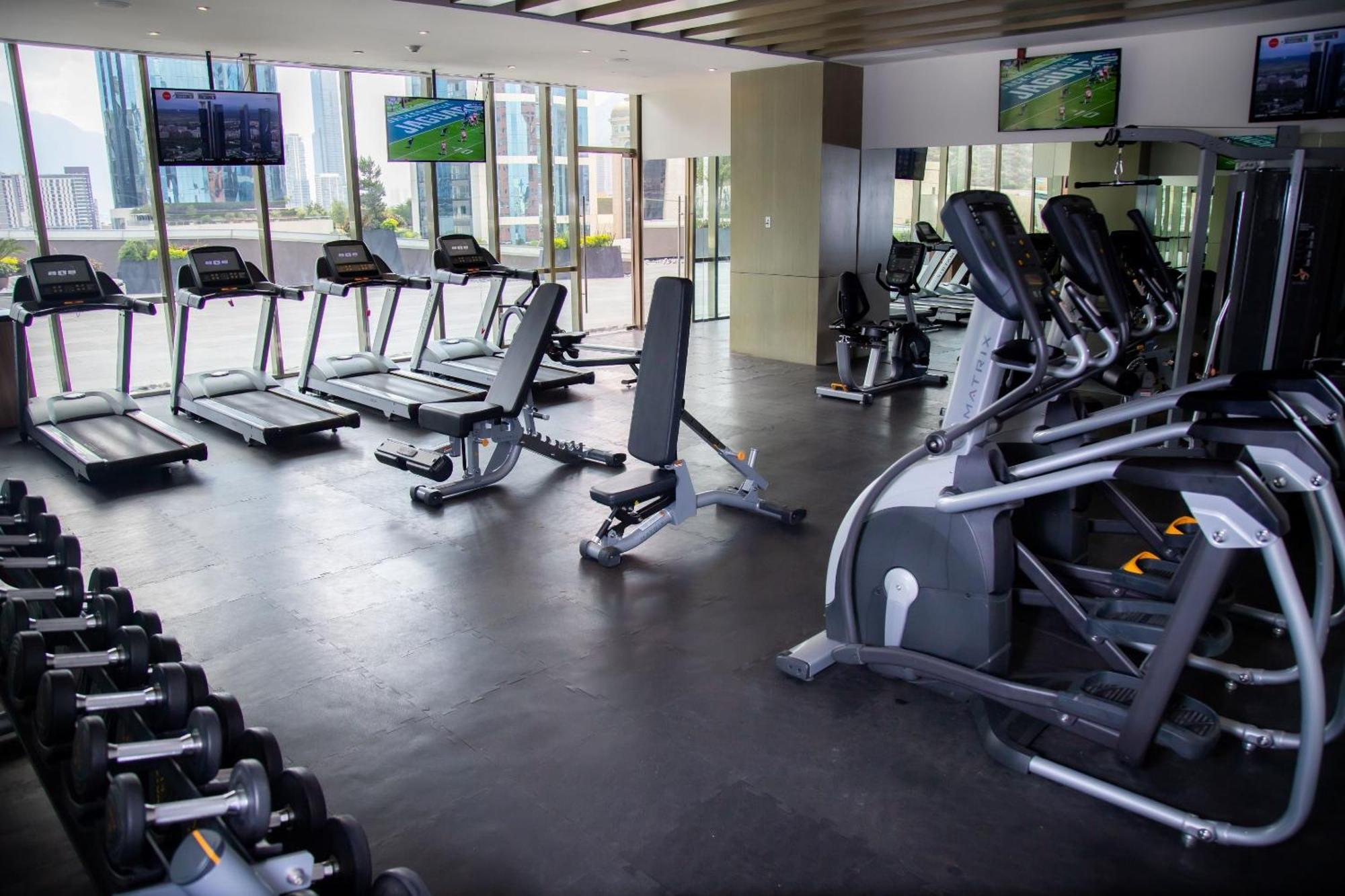 מלון San Pedro Garza Garcia Camino Real Fashion Drive Monterrey מראה חיצוני תמונה A gym in a hotel
