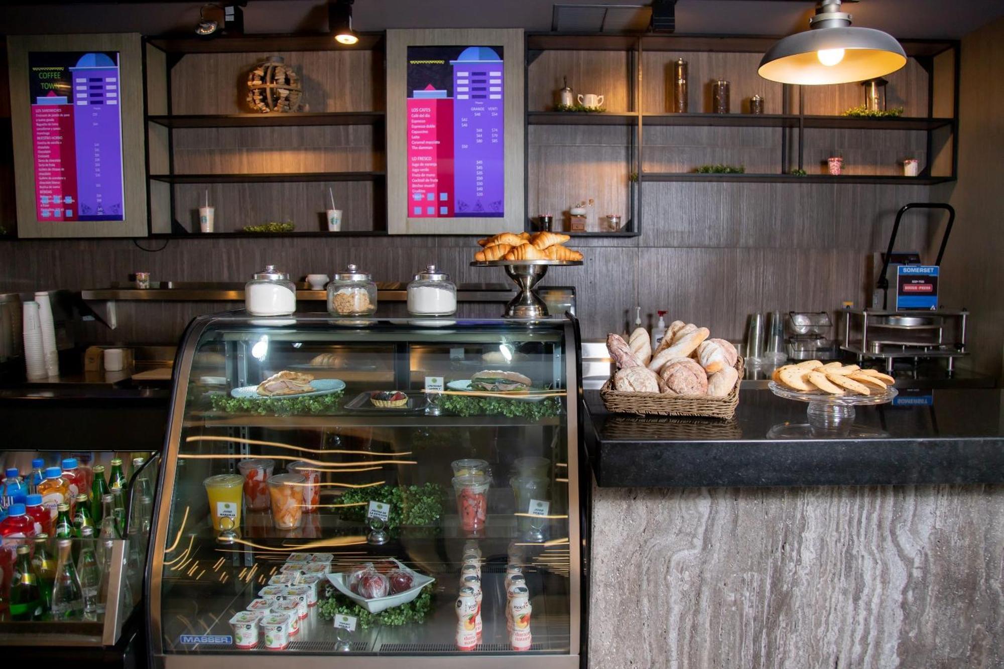 מלון San Pedro Garza Garcia Camino Real Fashion Drive Monterrey מראה חיצוני תמונה A display case at a bakery